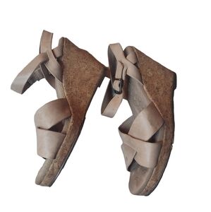 8 Elites wedge tan wedge